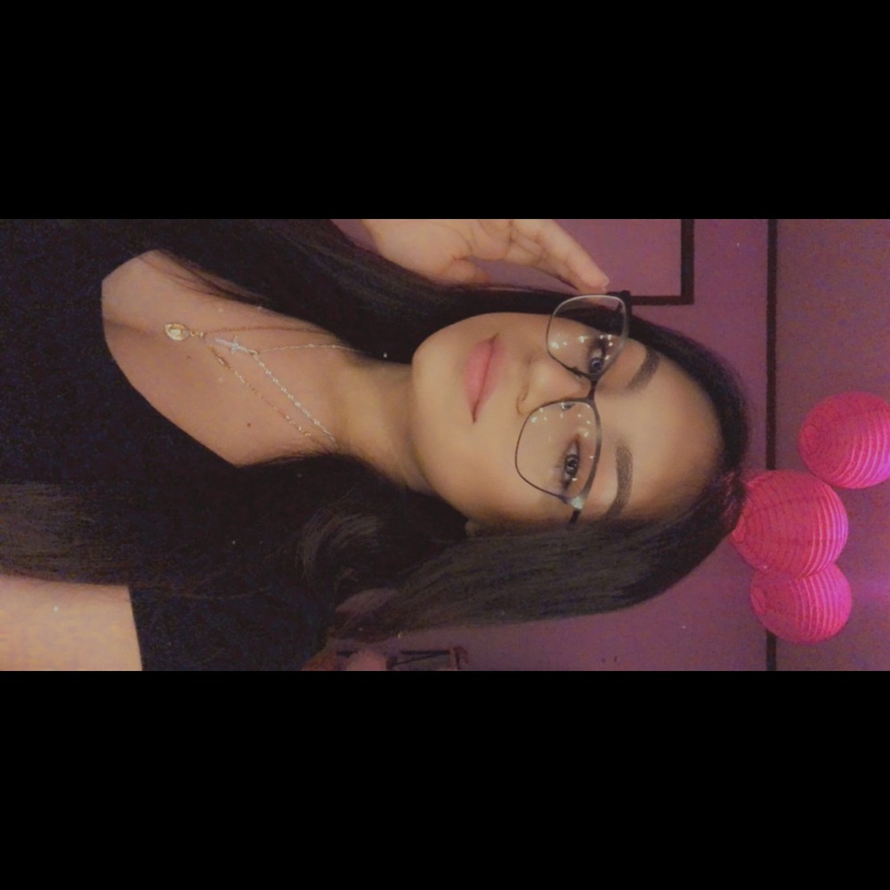 Meet your Posher, Claudia